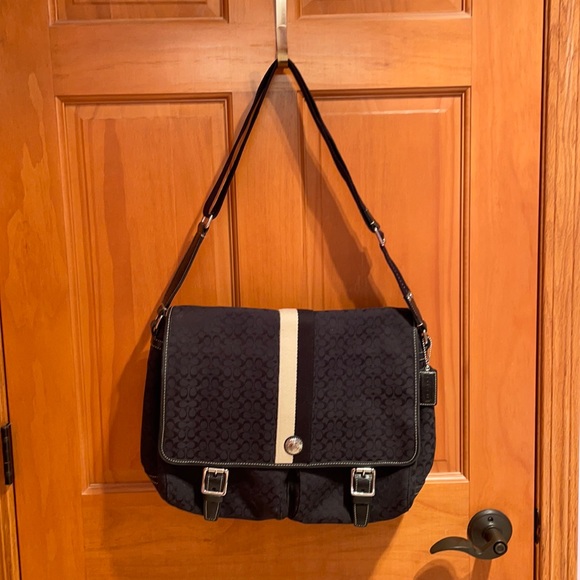 Coach Handbags - Coach signature fabric messenger bag